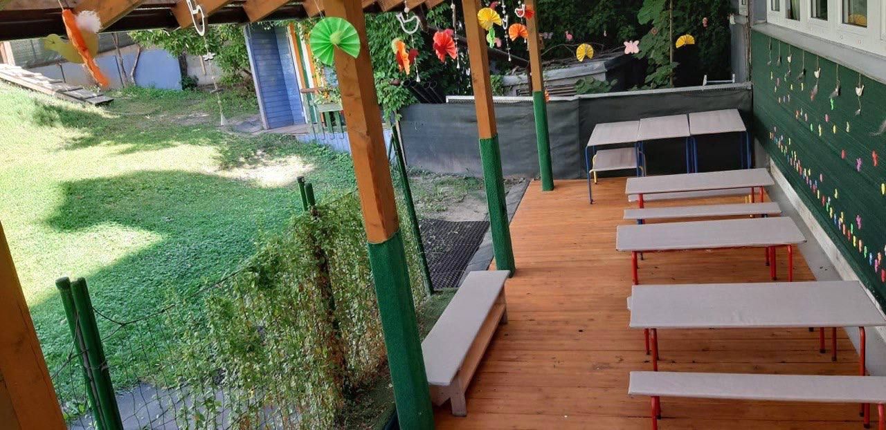 Terrasse mit Blick in den Garten